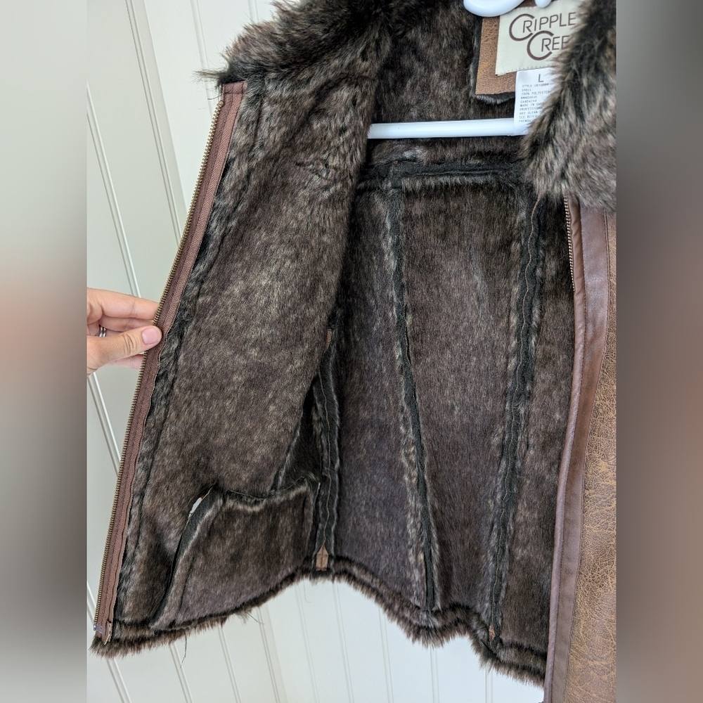 Cripple Creek faux fur vest - Picture 4 of 7
